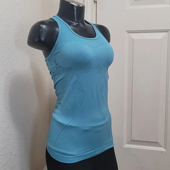GYMSHARK Flawless Knit Vest Tank Top - Picture 2 of 8